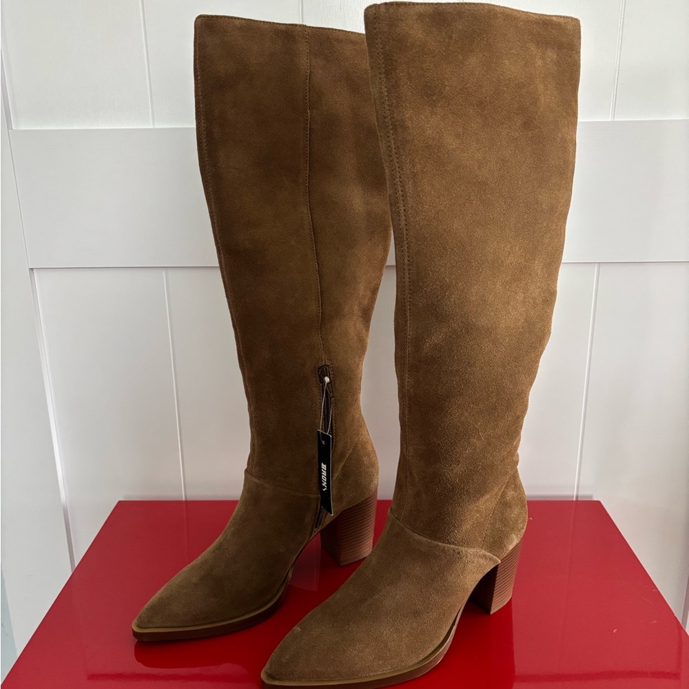 Elegant Brown Suede Boots